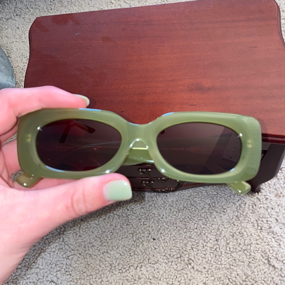 SUNGLASSES